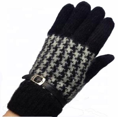 China Fashion Women Outdoor Sport Winter Comfortable Warm Knitted Glove for sale