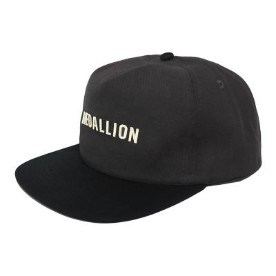 China COMMON High Quality Unstructured Custom Flat Brim Snapback Hat 5 Panel With Embroidery Logo Two-Tone Snapback Cap for sale