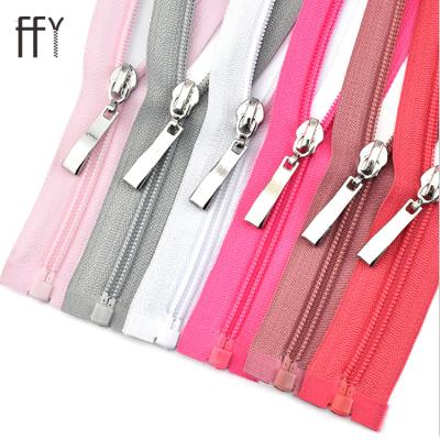 China Durable Hot Selling Long Chain 5 End-End Colorful Custom Nylon Zipper Rolls for sale