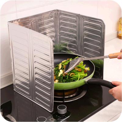 China Stocked Kitchen Supplies Oil-separating Creative Cooking Aluminum Foil Dish Stove Heat Insulation Splashproof Baffle for sale