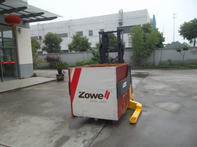 China 1.5 Ton Electric Straddle Lift Stacker with Wide Leg Width , Bale Clamp Attachment for sale