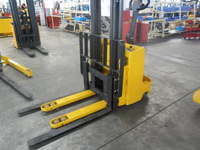 China Adjustable fork lift stacker Warehouse Lift Equipment , Load Distance 440mm for sale