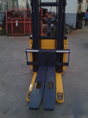 China Large Warehouse Lift Equipment Electric Walkie Stacker With Grabbing for sale