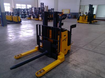 China 1 Ton Electric Straddle Stacker with Wide Leg Width and Rod for sale