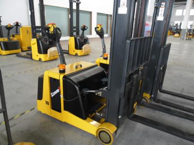 China Warehouse Lifting Equipment Standard Lift Stacker With Warning Light for sale