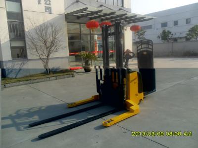 China Material Handling Equipment Warehouse Stacker with Horizontal Or Vertical Driving System for sale