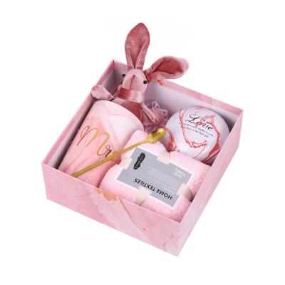 China Europe 2022 Best Selling Pink Bridesmaid Gift Box Rabbit Hand Gift Wedding Decoration OEM for sale