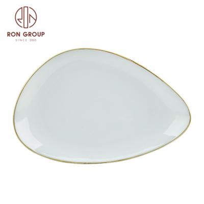 China Sustainable Fashion Unique Design Irregular Restaurant Triangle Steak Dinner Plate Ceramic for sale