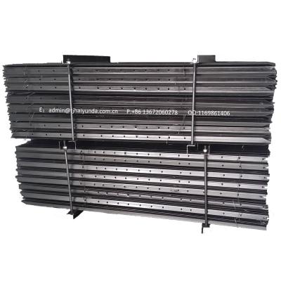 China Easily Assembled 2.04 Kg (Heavy) Per Mtr Black Tar Fence Posts Dipped Star Posts /steel Picket for sale