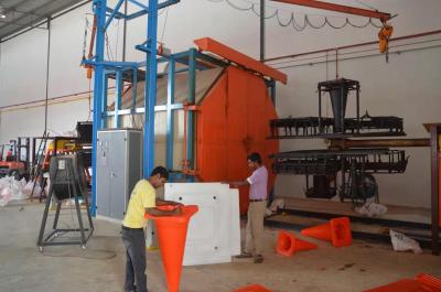 China Accumulator Die Roto Molder Machine Customized Rotational Angle for sale