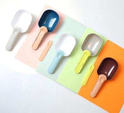 China OEM Cosas Para Mascotas Viable Plastic Feeding Spoon 3 in 1 Multifunctional Measuring Food Spoon Alimento Para Gatos Pet Feeding Spoon for sale