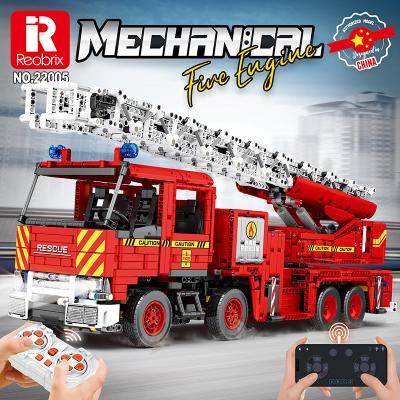 China Safety Reobrix Design 22005 City Series Fire Engine Model Building Blocks Car Mechanical Vehicle Building Toys for sale