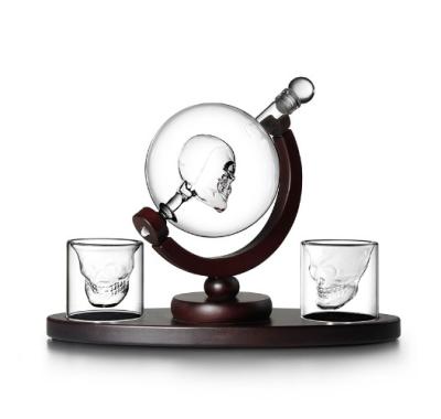 China OEM Factory 30oz 850ml Unique Globe Decanter Whiskey Decanter with 2 Glasses with Wooden Stand for sale