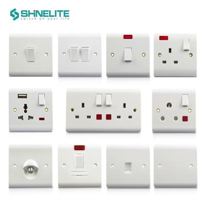 China Heat Resistance Residential / General Purpose Bakelite 3 Pin Wall Switch UK Standard Socket for sale