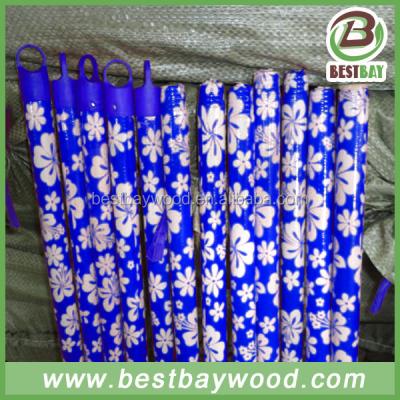 China Hot Selling Various Plastic Hangers Natural Broom Handles Wholesale / PVC Coated Wooden Broom Handle / PVC Broom Stick for sale