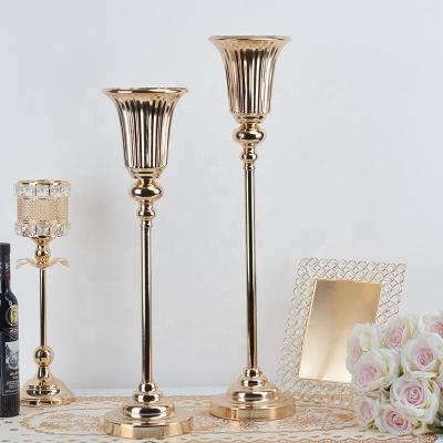 China 2023 Vintage French Gold Metal Wedding Centerpieces Table Stand Vase Banquet Flower Stand for sale