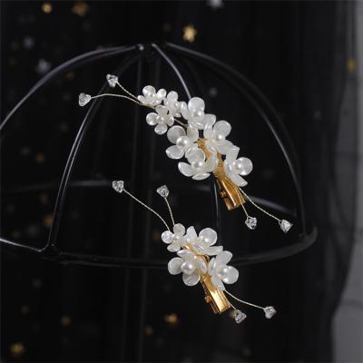 China Handmade Hair Bride's Tiara Pair Hair Clips Wedding Wire Style Hair Clips With Accessories for sale