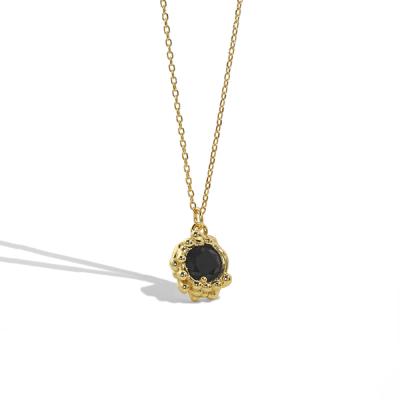 China Vintage Ladies Necklace Jewelry Gold Square Pendant Necklace With Gemstone Black Stone Necklace for sale