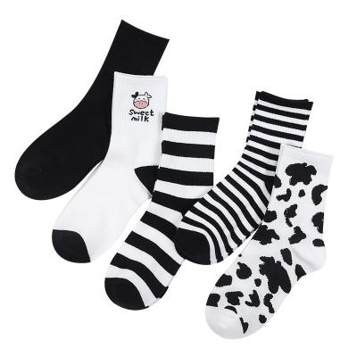 China 2021 Breathable Autumn and Winter Women's Cute Socks Fashion Black and White Spot Cow Striped Crew Sock for sale