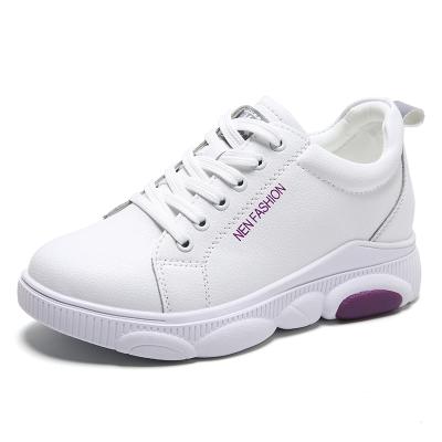 China 2022 New Arrivals Wholesale Fashion Lady Shoes Outdoor Walking Leather Women's Casual Sneakers CUSHIONING for sale