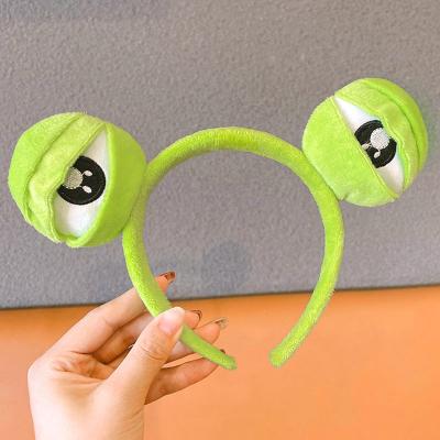 China New sweet fashion styles cut cartoon frog with big eyes decorate girls green velvet hair accessories for women scrunchies headband for sale