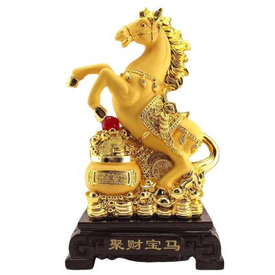 China Europe 2023 Resin Interior Decoration Home Decor Horse Desktop Sculpture Popular Statue Gold Brass Collectible Horse Desktop Sculpture for sale