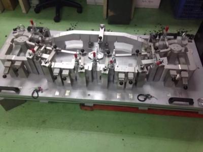 China Der Instrumentenbrett-Armaturenbrett, der Spannvorrichtungs-Befestigung überprüft, zerteilt Klammern CNC Workholding für Bremsbrett zu verkaufen