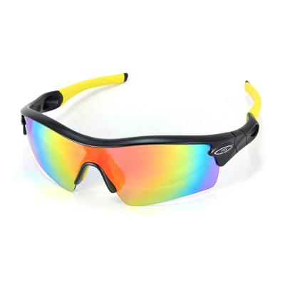 China Low Moq 2022 Windproof Sports Sunglasses Polarized UV Protection Mens Cycling Glasses for sale