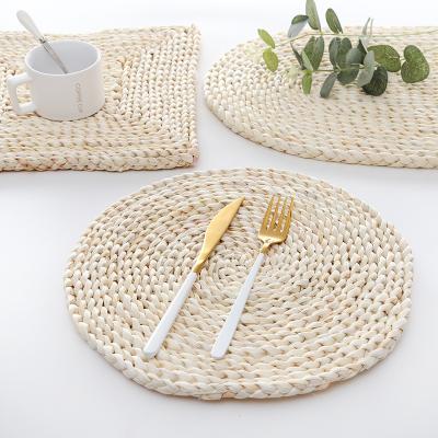 China Sustainable High Quality Corn Husk Rattan Dining Table Mat Place Mats For Kitchen Table for sale