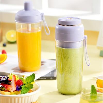 China Original Factory 700ML Mini Demute USB Charging Battery Portable Juice Blender High Speed ​​Juicer USB Line for sale