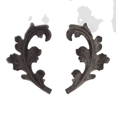 China Easily Assembled Door Component Wrought Iron Flowers And Leaves Decor Iron Door Used for sale