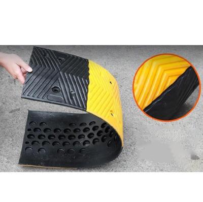 China Heavy Duty Hot Sale Heavy Vehicle Driveway Road Bump Recycled Rubber Ramps for sale