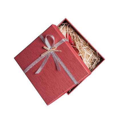 China Recyclable Custom Luxury Red White Top Lid Candy Paper Packaging Box Wedding Gift for sale