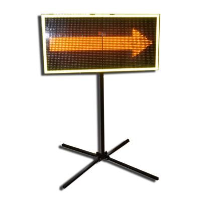 China Foldable Dynamic Matrix LED Screen Sign Road Traffic Message Sign With Bracket 710X690X80mm VMs Board for sale