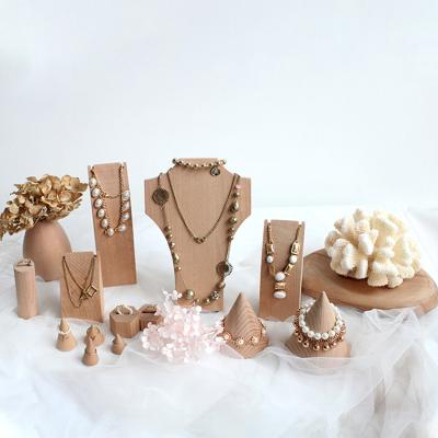 China Vintage Decoration Beech Wood Necklace Bust Jewelry Display Stand or Jewelry Display Set for sale