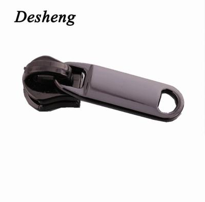 China Cheap Zipper Puller Metal Handbag Auto Lock Zipper Puller Head Eco-friendly Custom Design Garment Accessory Zipper Puller for sale