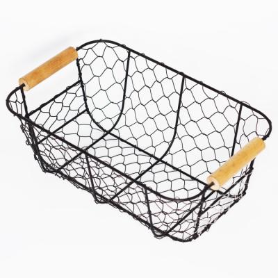 China Sustainable Kitchen Fruit Basket Metal Wire Fruit And Vegetable Bread Basket Holder With Bamboo Handle for sale