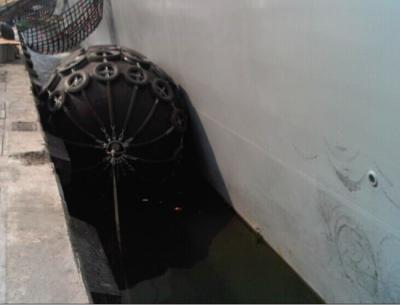 China 1260D9091 Yokohama Rubber Fender Ship To Quay Black Inflatable Dock Fenders for sale