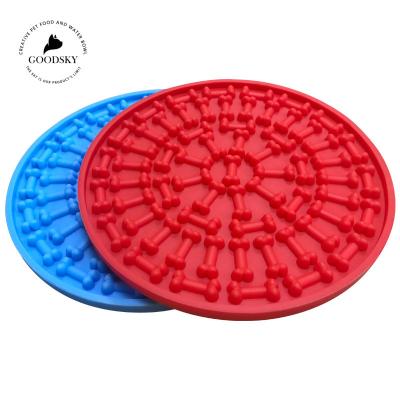 China Dogs GOODSKY Silicone Dog Lick Pad Bath Peanut Butter Slow Feeder Pet Cats Lickmat Feeding Dog Lick Mat For Dogs for sale