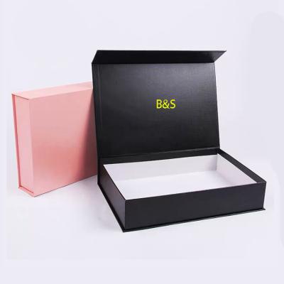 China Retail Packaging Garment Clothing Handmade Paper Folding With Magnetic Closure Cardboard Box for sale