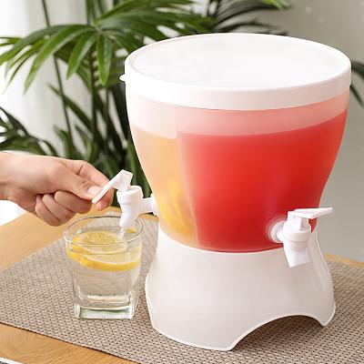 China Home Party Bar Beverage Accessories Juice Ice Beer Beverage Dispenser 3 Grid Round Barrels Lid Water Cooler Container With Tap for sale