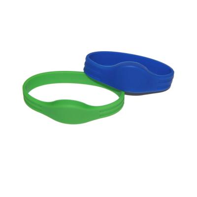 China Waterproof/Waterproof Custom Logo Printing ISO14443A 13.56Mhz RFID NFC Wristbands Waterproof Silicone Wristband for sale