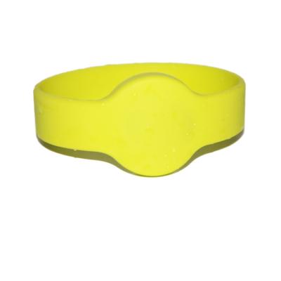 China Waterproof PVC 13.56mhz 1K rfid NFC wristband waterproof/waterproof custom logo for sale