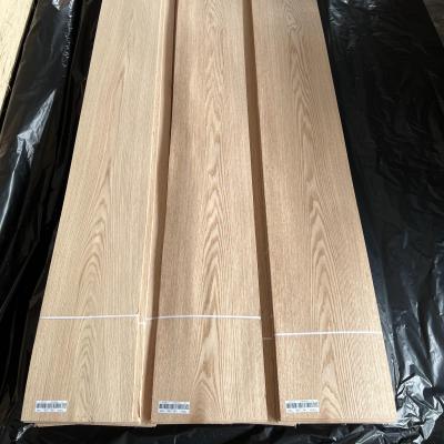 China 2023 Wholesale Red Oak Wood Veneer 0.45mm Oak Veneer Wood Sheets Natural Oak Veneers for sale