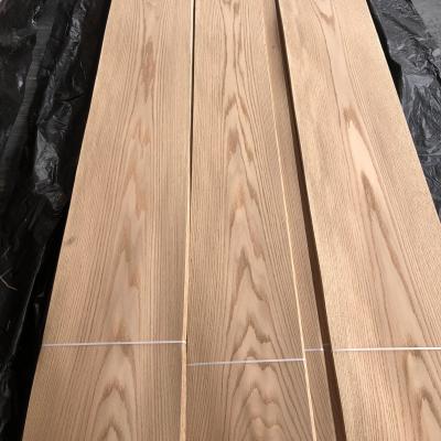 China Factory Sales Red Oak Wood Veneer 0.45mm Red Oak Veneer for Flooring Wood Veneer Wall Panels for sale