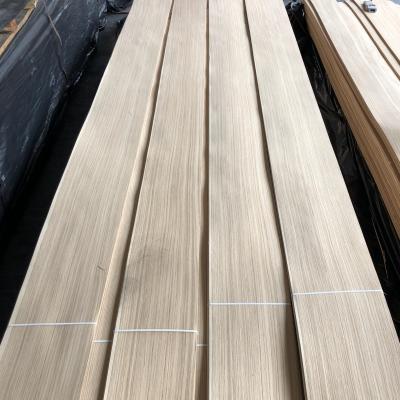 China Venta al por mayor AA Blanco Natural Veneer de madera de roble 0,45 mm Veneers de roble Hojas de madera Hojas de veneer de madera Natural en venta