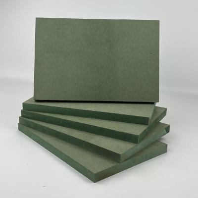 Κίνα Ανθεκτική λεία σανίδα MDF Πάχος 3mm-25mm E1 Κόλλα Φυσικό Χρώμα προς πώληση