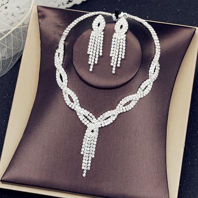 China Luxury Fashion Landy Diamond Personality Niche Design Necklace Full Diamond Light Necklace for sale