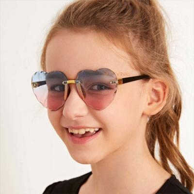 China 2021 New Vintage Fashion Vintage Fashion Cute Colorful Girls Frameless Girls Gradient Heart Shaped Gradient Flower Sunglasses PC for sale