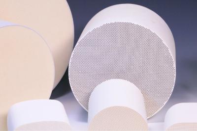 China Catalytic Ceramic Carrier Thermal Shock Resistance Cordierite Substrate for sale